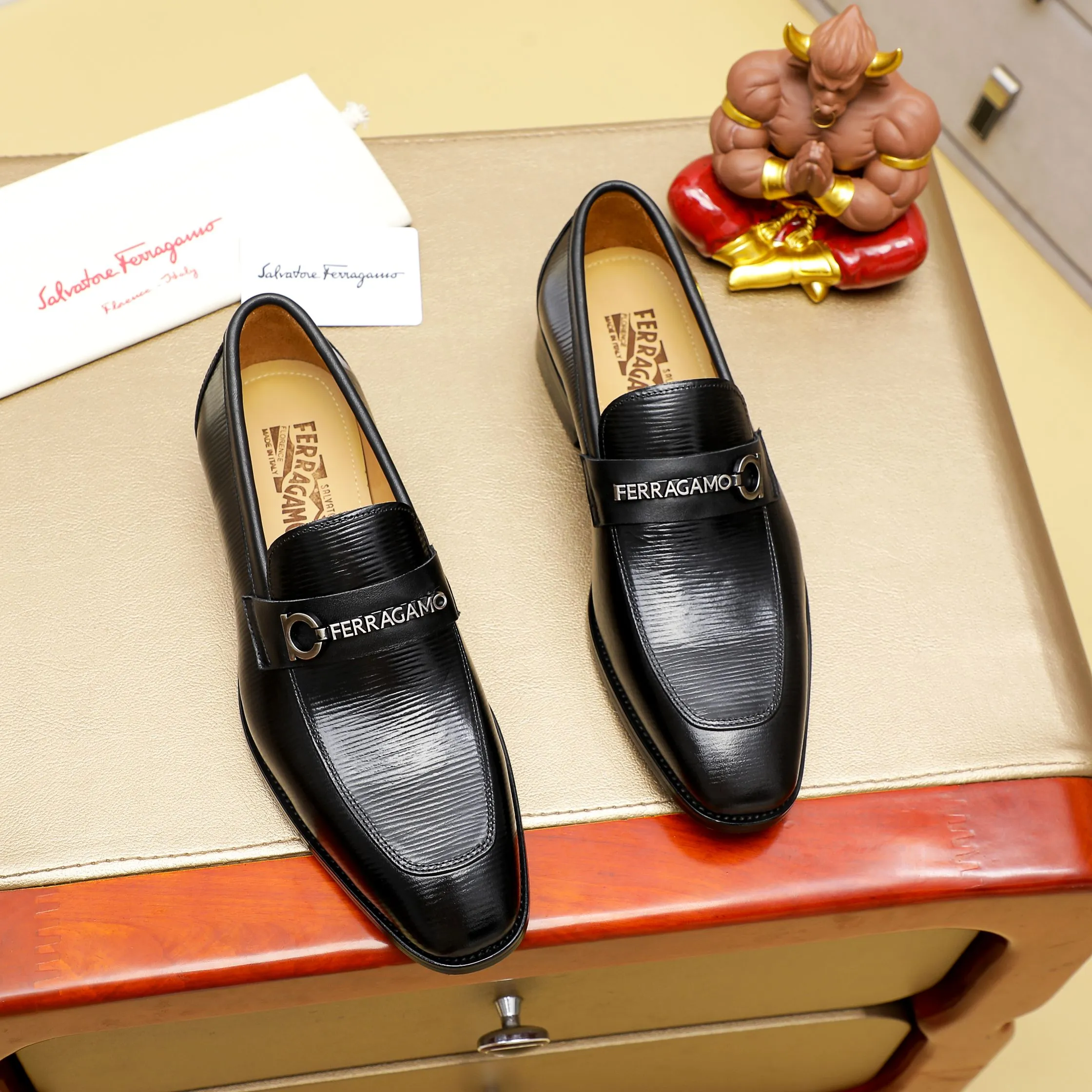 Men's shoes 💰460 🕷🕷🐂【Ferragamo】Ferragamo Popular fashionable leather shoes🇨🇳Official website counter 1:1 production, original mold opening💯Good quality can be seen, imported high-end first-layer waxed calfskin, water-dyed🐂leather lining🌿very clear texture, high-quality waterproof, non-slip and wear-resistant outsole🎋high quality and low price, truly handmade🍓colors available! Code number 38-44……(45.46.Customized)